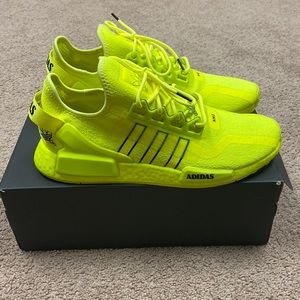 Mens Size 13 Adidas NMD R1.V2- New